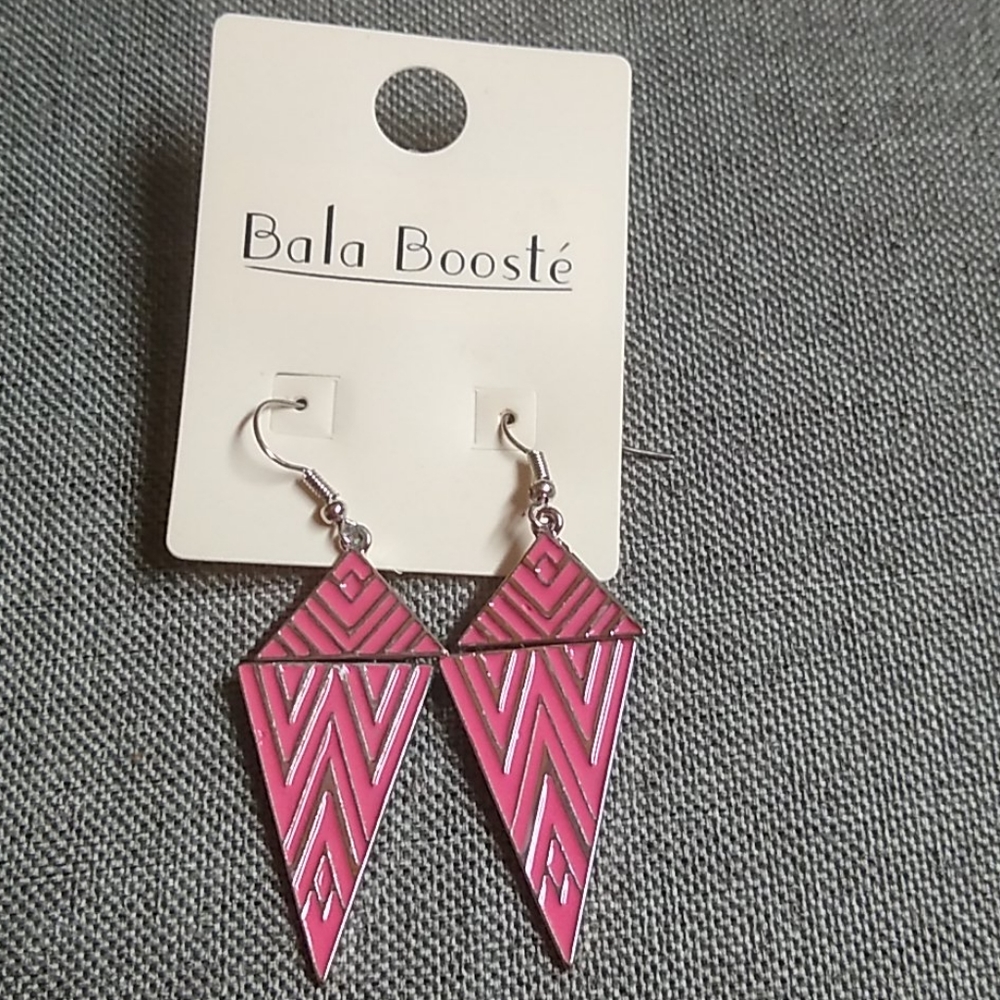 😻 3 For $15 Pink Triangle On Trigon Dangles